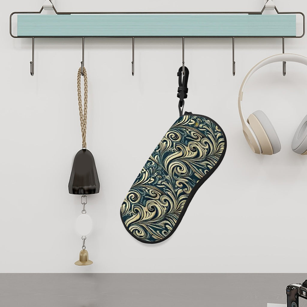 Étui à lunettes zippé en néoprène motif Volutes Baroque bleu pétrole et crème – Bagaléa