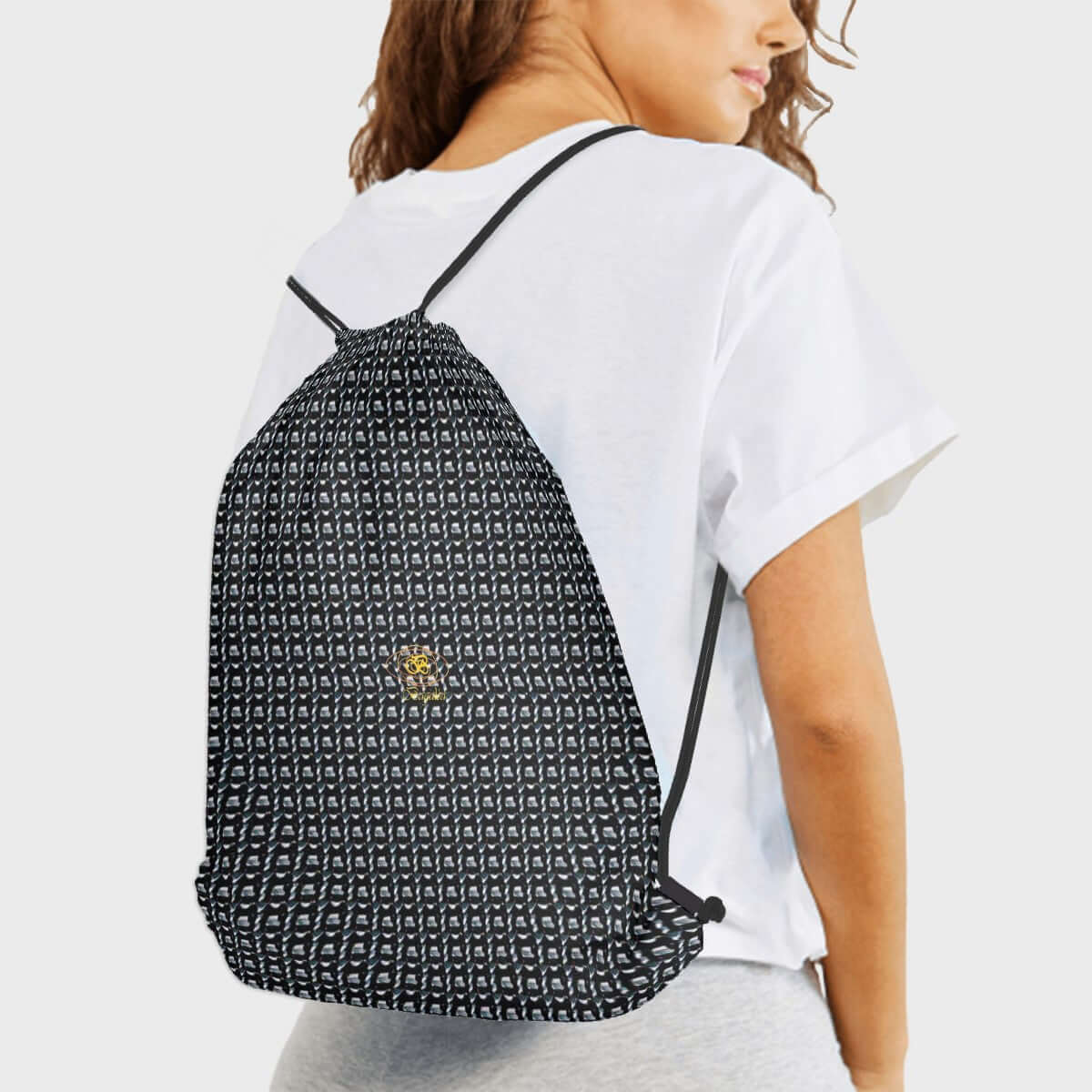 Un sac multi usage pratique avec des cordons de serrage, conçu avec des matériaux de haute qualité pour une durabilité et un style optimal.