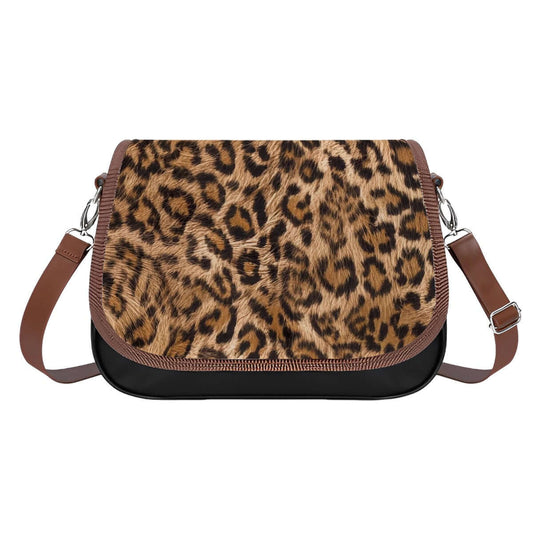 Un élégant sac en faux cuir avec un motif léopard audacieux, parfait pour ajouter une touche sauvage et sophistiquée à n'importe quelle tenue.